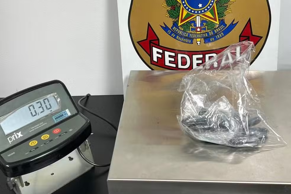 Dois são presos em Viracopos ao tentar embarcar com 2 kg de cocaína no estômago — Foto: Polícia Federal de Campinas