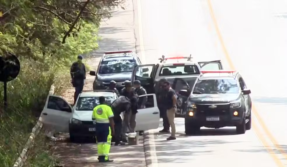 Troca de tiros durante abordagem de suspeito em Santa Bárbara deixa um morto em rodovia — Foto: Reprodução/ EPTV