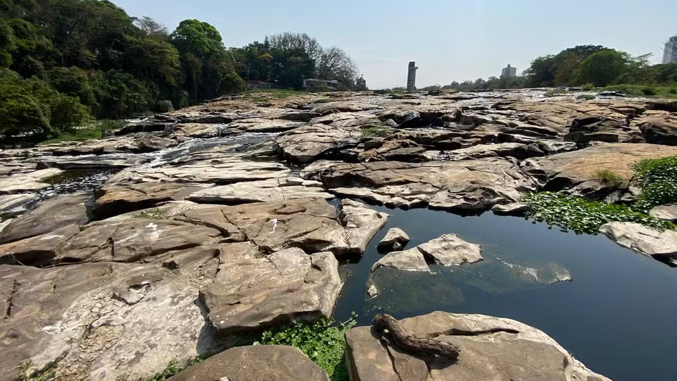 Rio Piracicaba tem vazão 58% menor que volume médio esperado para o mês de setembro — Foto: Edijan Del Santo/EPTV