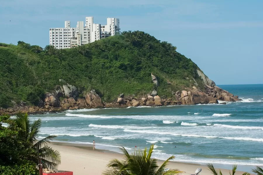 Praia do Guarujá se torna a mais premiada da América do Sul pela gestão ambiental e infraestrutura - Foto: Divulgação