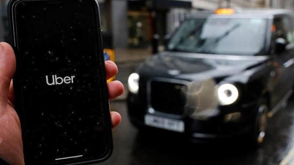 Uber muda regras e divulga nova lista de carros que serão aceitos em 2025 - Foto: AFP / Tolga Akmen