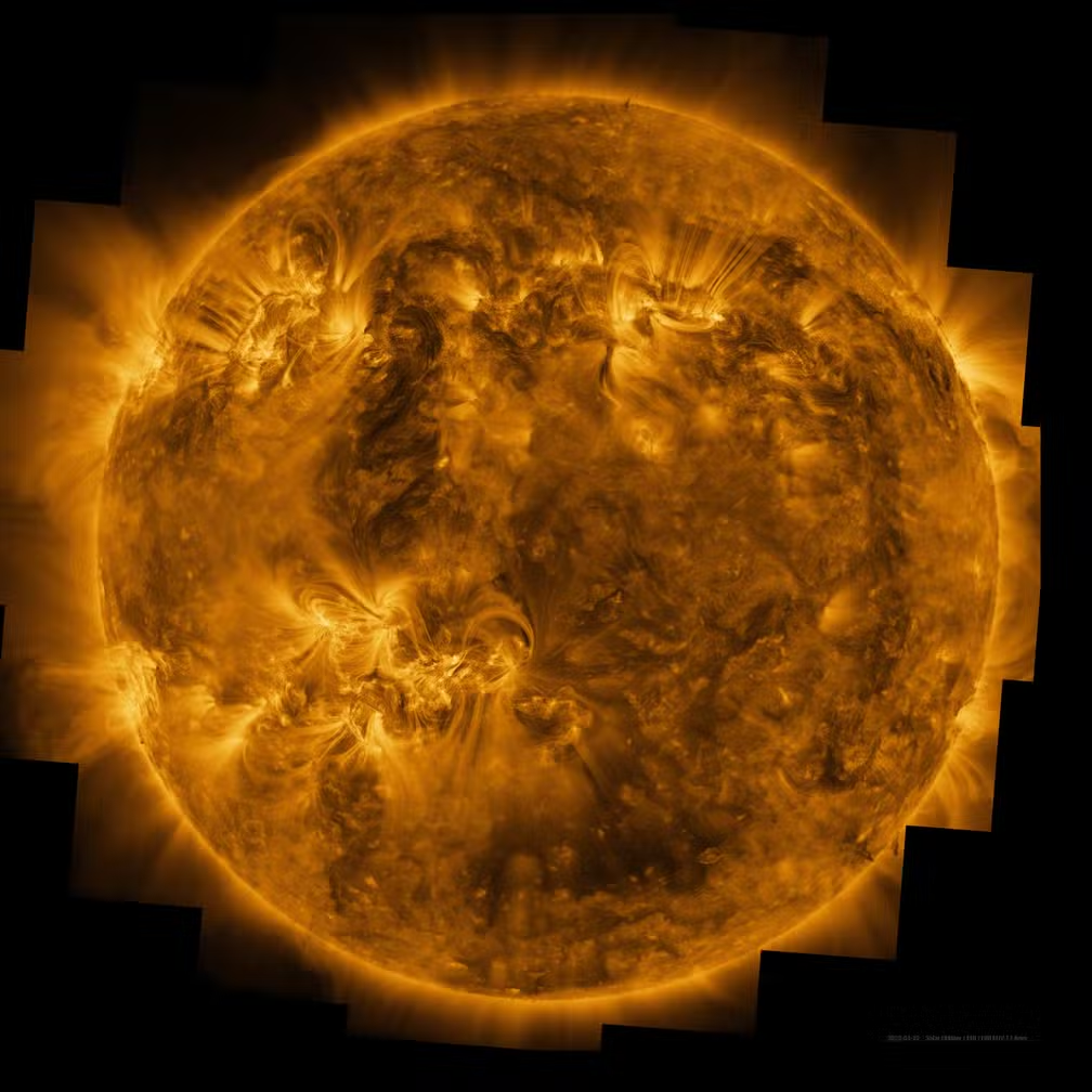 O Sol visto de perto pela Solar Orbiter em luz ultravioleta. Imagem de alta resolução mostra a coroa solar, a atmosfera superior do Sol, capturada em 22 de março de 2023 — Foto: ESA & NASA/Solar Orbiter/EUI Team