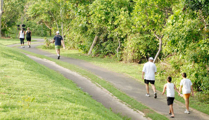 Estressado? Uma caminhada ao ar livre pode ajudar a reduzir sintoma - Foto: Reprodução