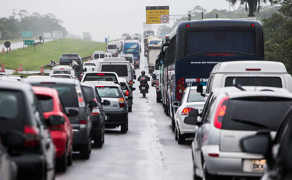 Feriado prolongado deve gerar grande movimento nas rodovias e aeroportos de SP - Foto: Folha de S. Paulo