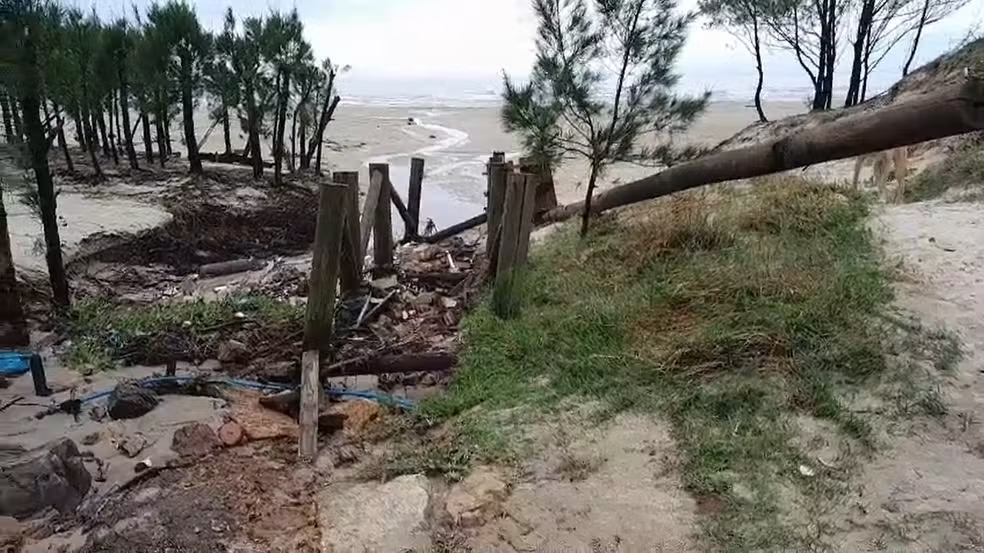 Tsunami meteorológico: entenda o fenômeno derrubou muros e atingiu casas em SC — Foto: Defesa Civil/Divulgação