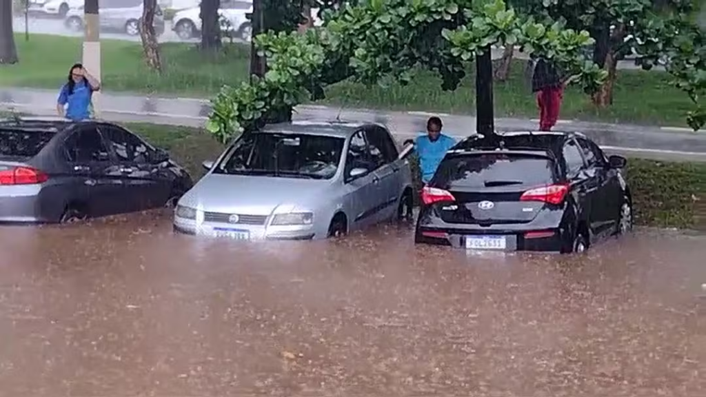 Em estado de atenção, Campinas fecha parques e bloqueia ruas devido às fortes chuvas - Foto: Reprodução/g1